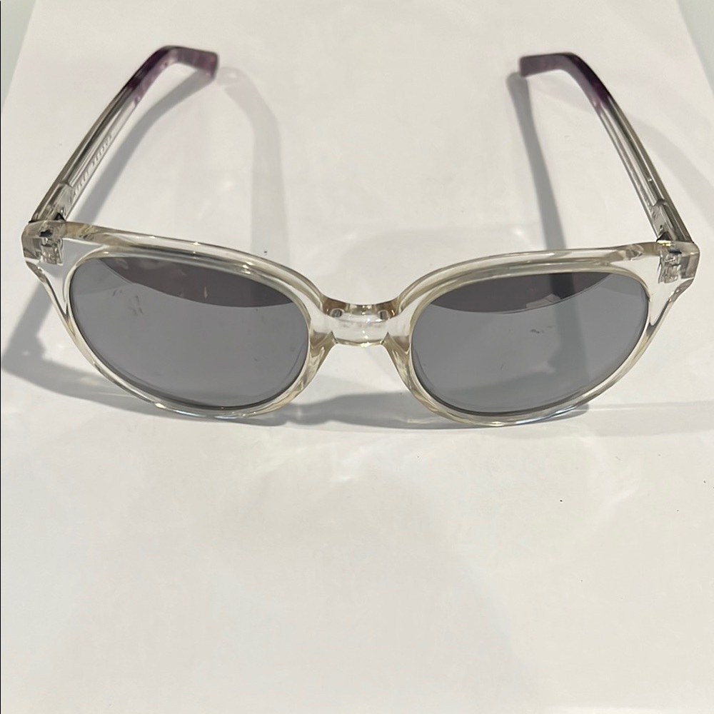 Bailey  Nelson Stylish Gray Sunglasses